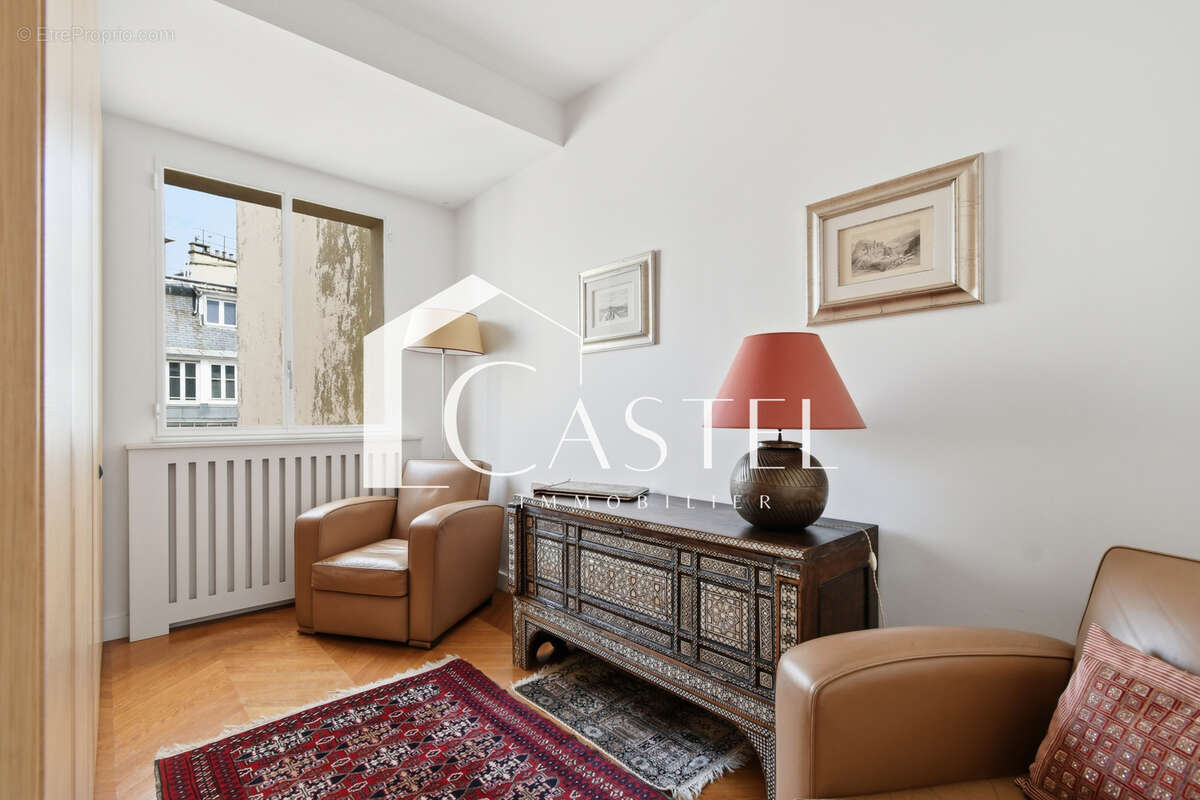 Appartement à PARIS-16E