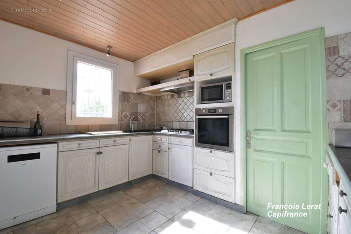 Maison à vendre 7 pièces MANOSQUE (04) - Quartier La Rochette - 169 m² habitable - 4 chambres - Piscine - Garage - 647 000 € hon - photo 11