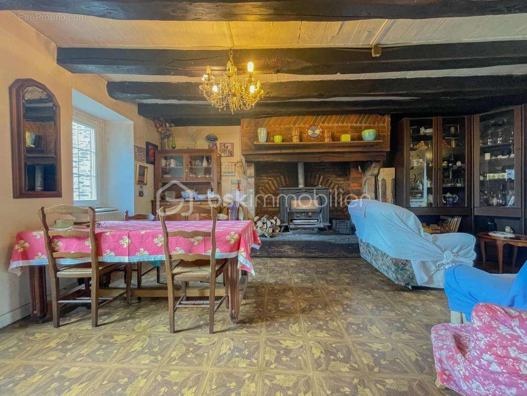 Maison à CHAMPAGNAC-LA-RIVIERE