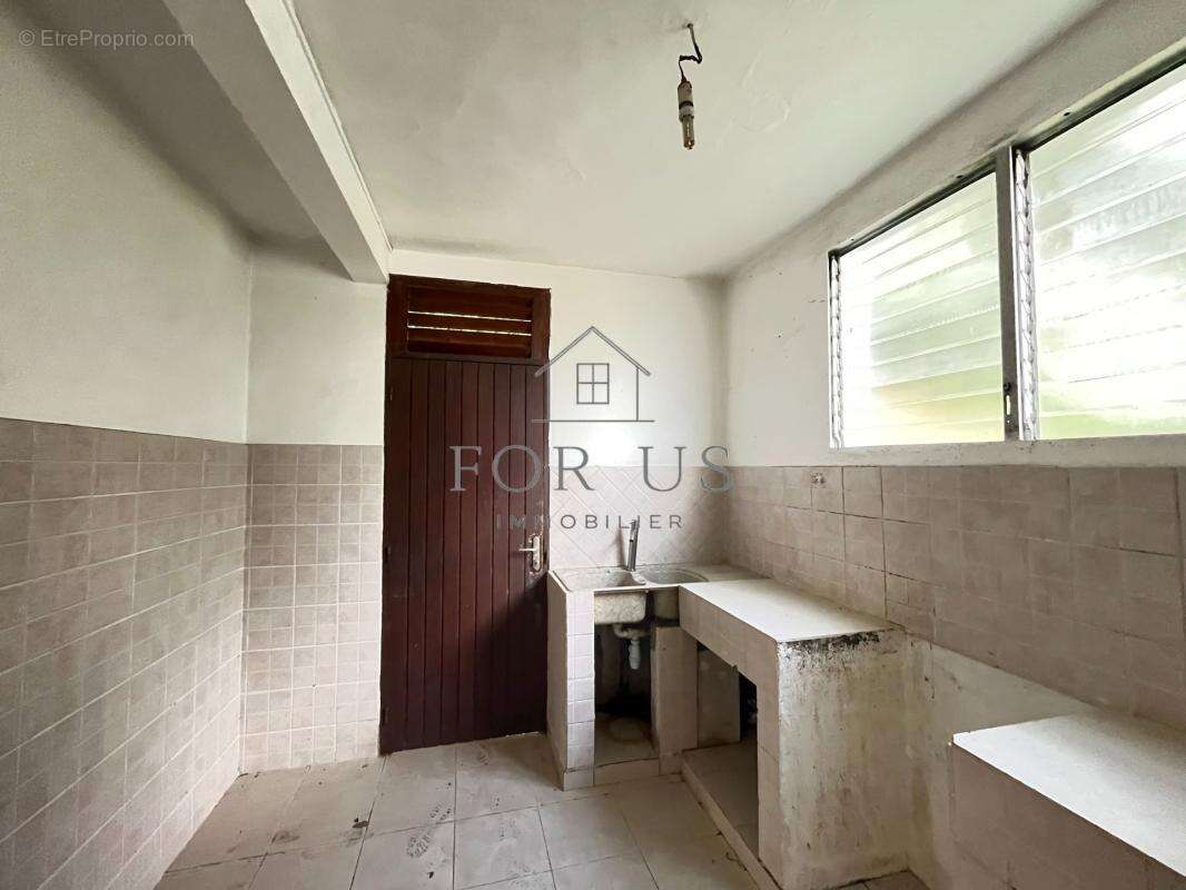 Maison à LES ABYMES