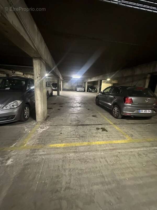 Parking à PARIS-19E