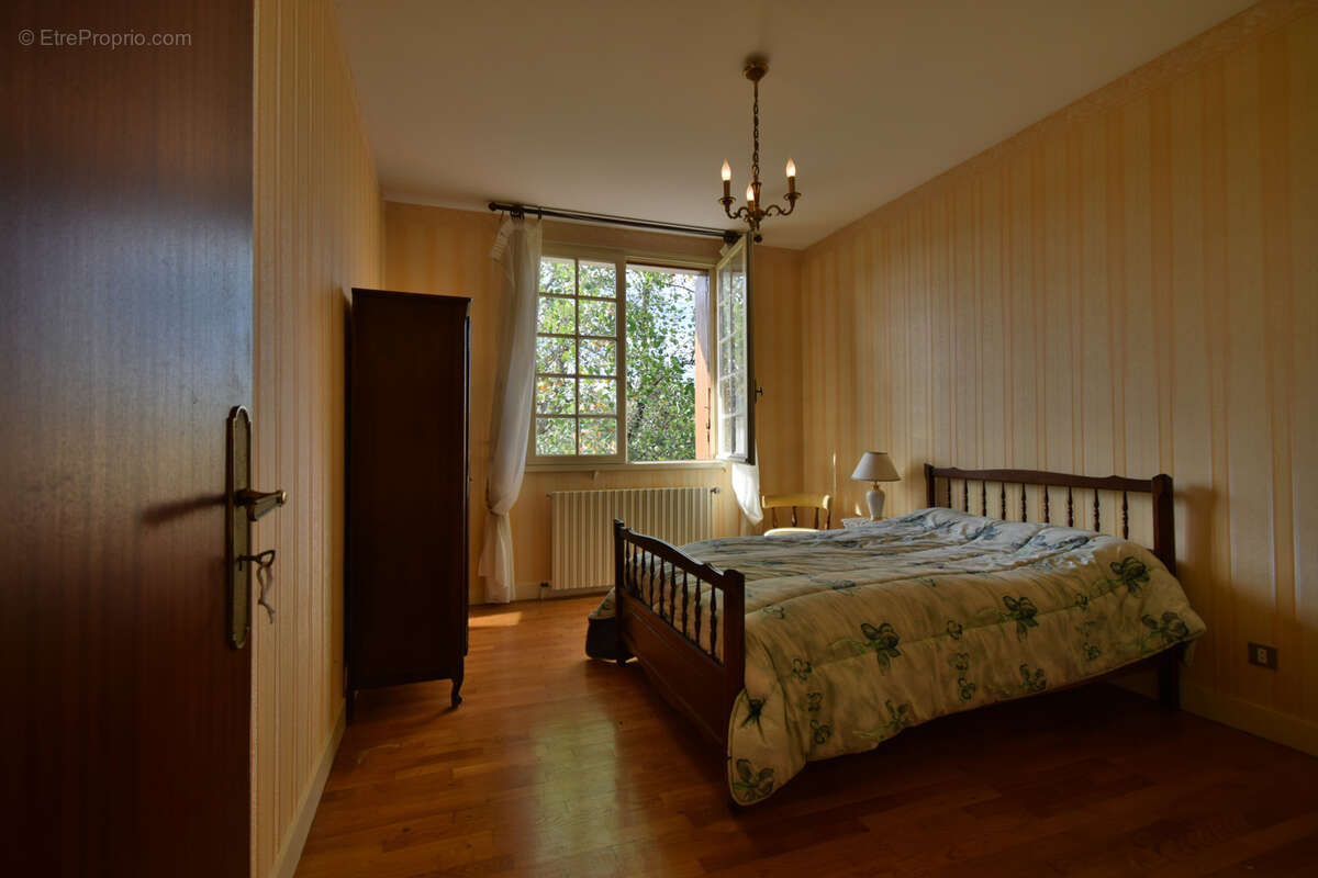 Maison à COURS-DE-PILE