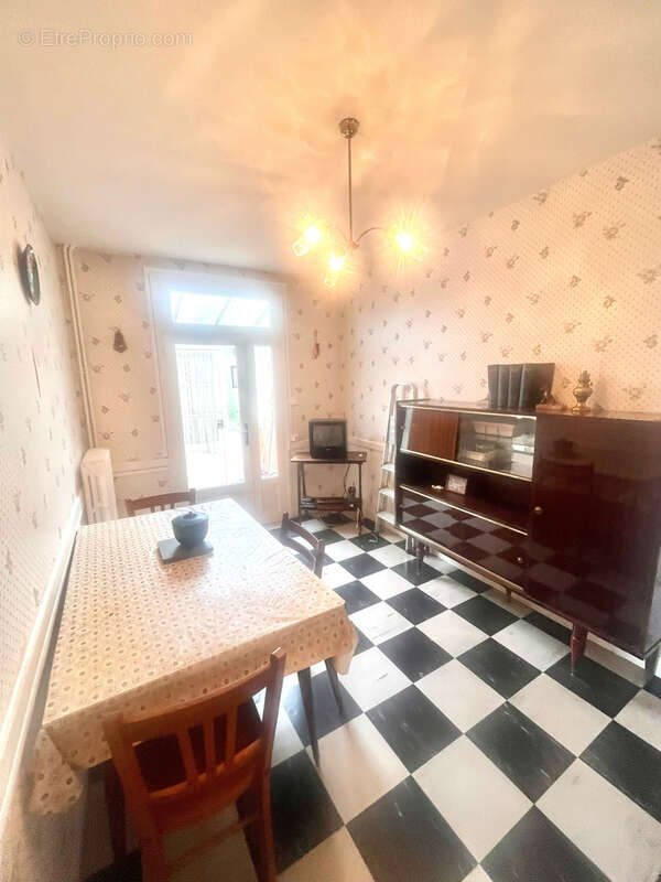 Maison à YZEURE
