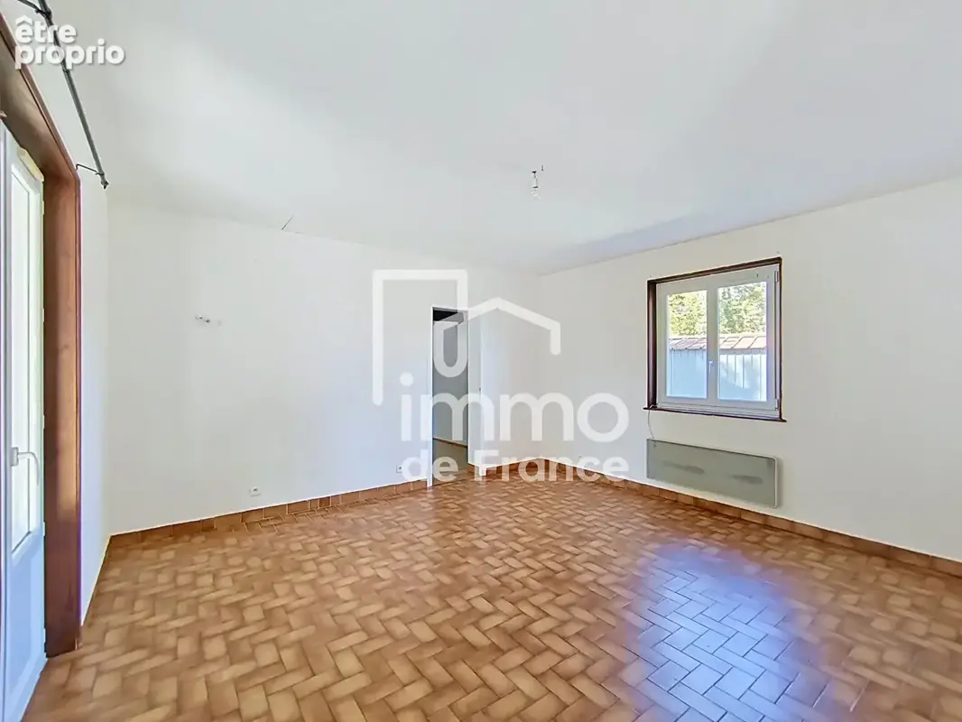 Maison de plain-pied 85 m² , 3 chambres , Terrain de 572 m²  à Saint-Maurice-de-Gourdans - photo 2