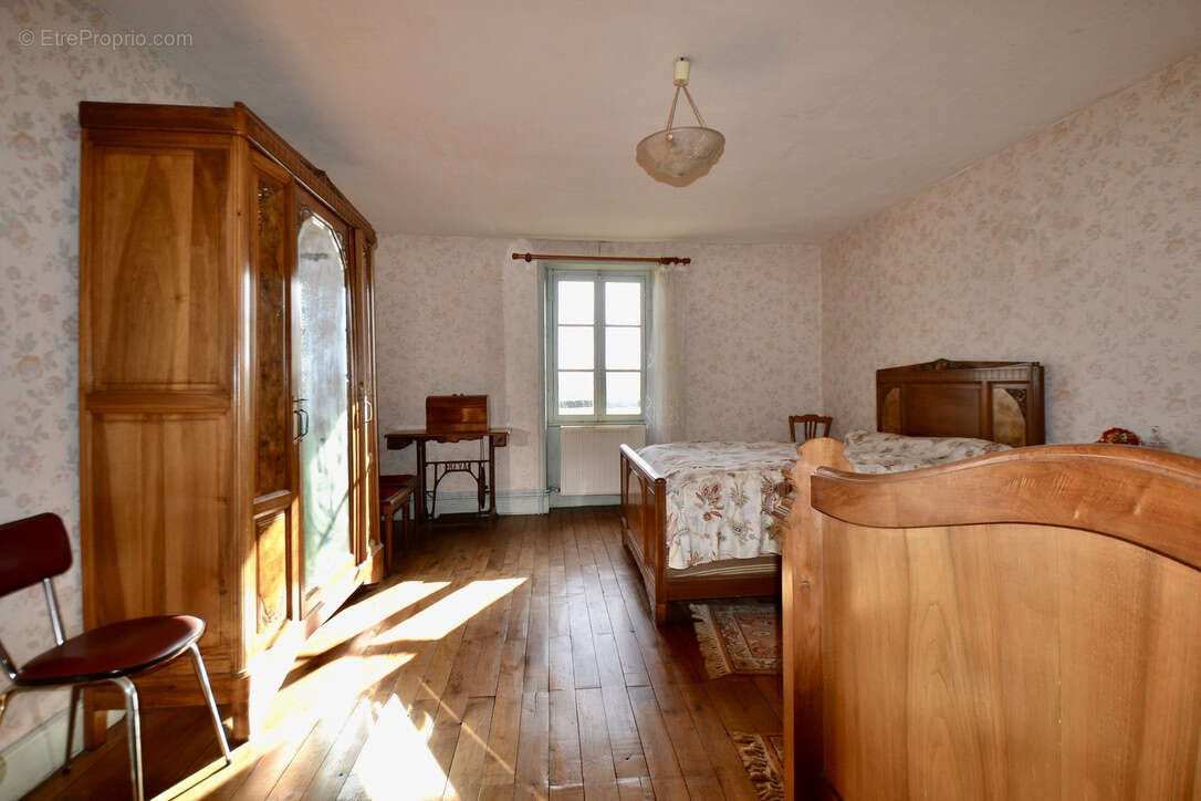 Maison à SAINT-CHRISTOPHE-EN-BRIONNAIS