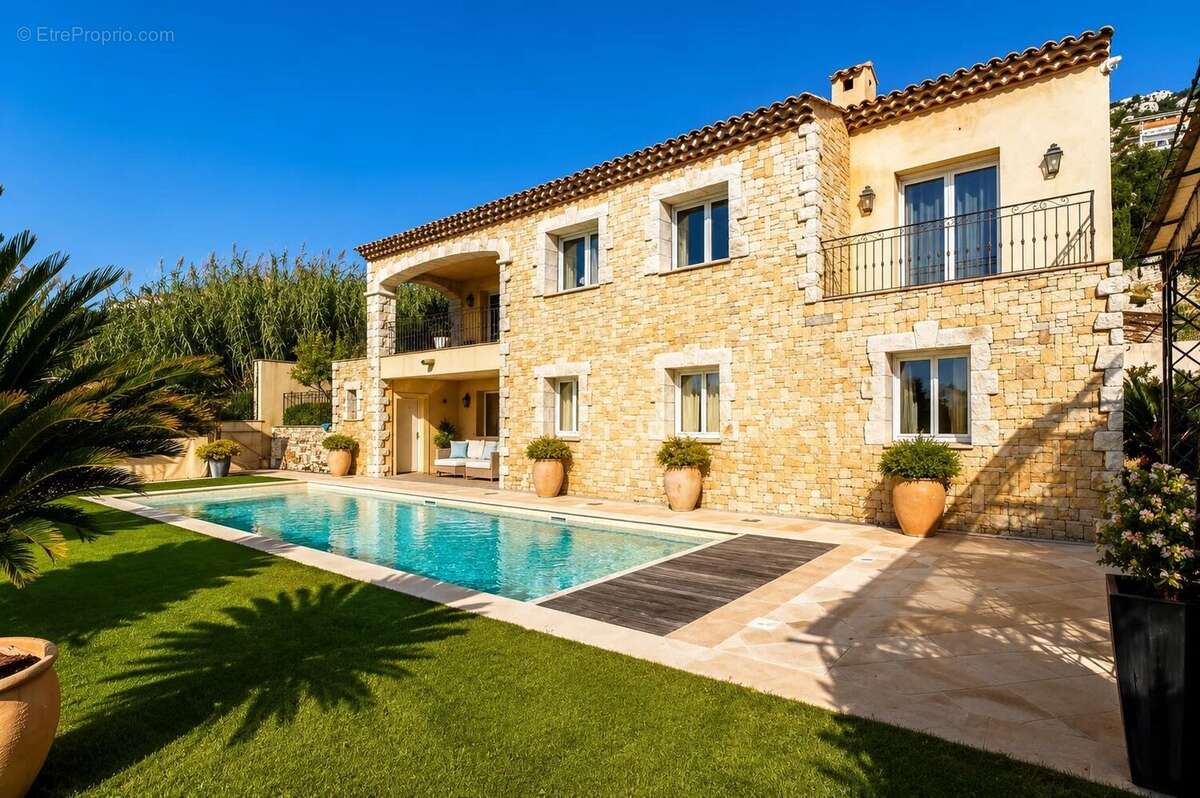 Eze "village" - propriété de 2 villas 450m²  piscine  vue mer - photo 2