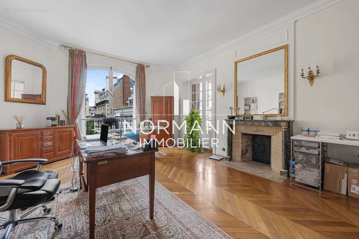 Appartement à PARIS-16E
