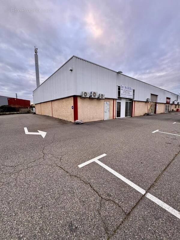 Photo 1 - Commerce à CUGNAUX