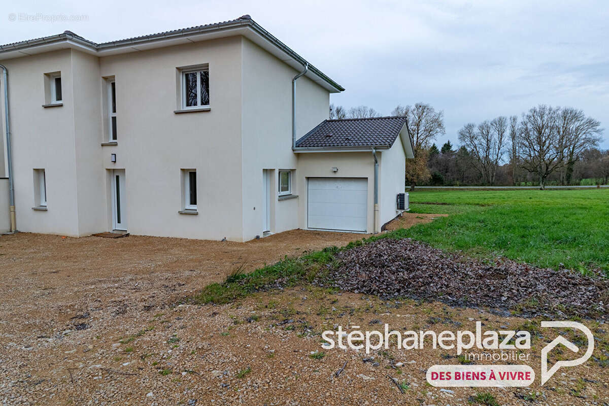 Maison à SAINT-ETIENNE-DU-BOIS