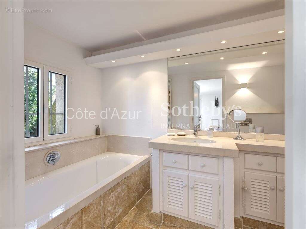 Maison à MOUANS-SARTOUX