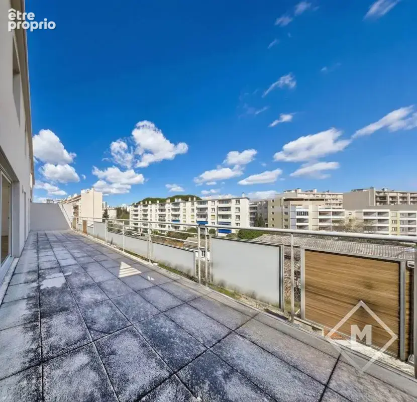 Vend rare appartement type 2 de 44m2 avec terrasse panoramique de 50m2 secteur Saint Just 13013 Marseille - photo 2