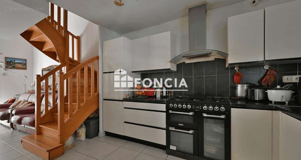 RARE : Villa de standing F5 à Port-Marianne avec jardin et 2 garages - photo 8