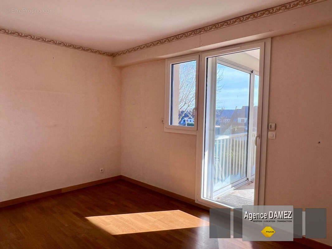 À vendre à Dourdan - Appartement 3 pièces de 75 m² avec terrasse, cave et garage, proche centre-ville et gare - photo 5