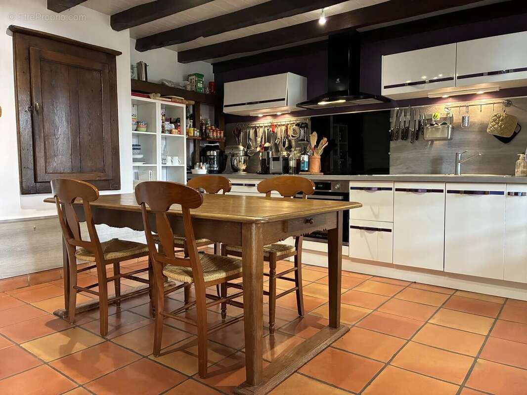 Maison rénovée avec gîte séparé de 3 chambres et piscine !! - photo 7