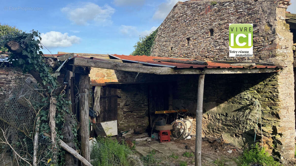 Maison à LA CHAPELLE-BASSE-MER