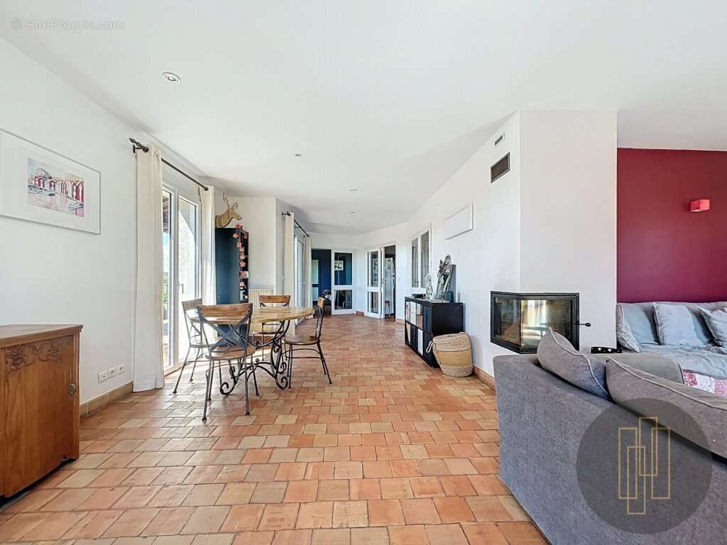 Maison à SAINT-DIDIER-DE-FORMANS