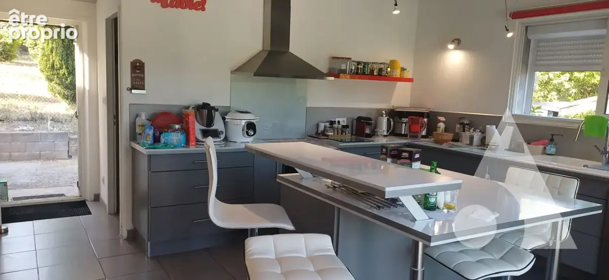 Maison de plain pied , 7 pièces de 156 m²  sur SALERNES avec garages et piscine - photo 3