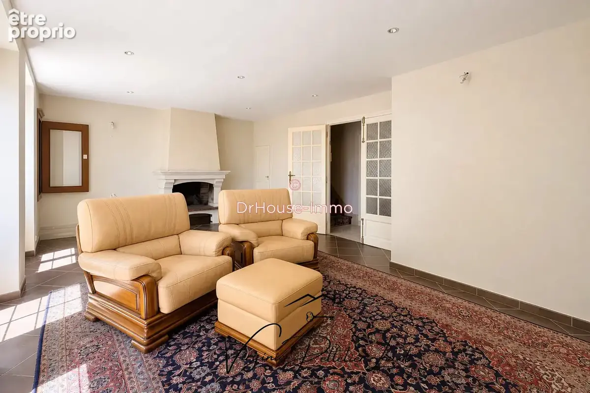 Maison 9 pièces 205 m² à vendre à Fontenay-Le-Comte (85200) - photo 8