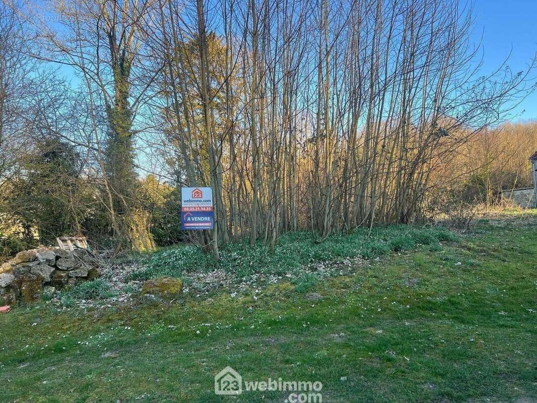 Vous disposez d'une façade de 22 mètres - Terrain à NOUVION-LE-VINEUX