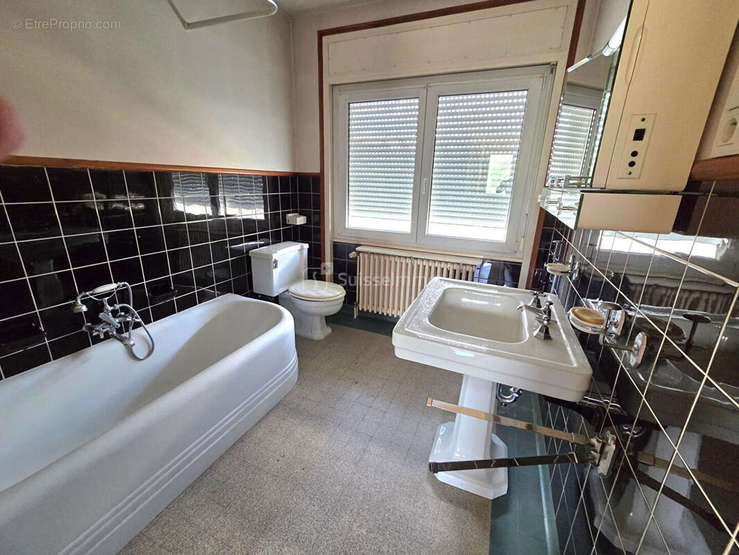Appartement t5 111.1 m² 169000 euros - photo 4