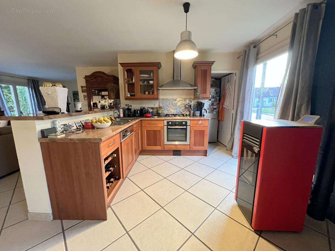 Maison à NEUVILLE-SUR-SARTHE