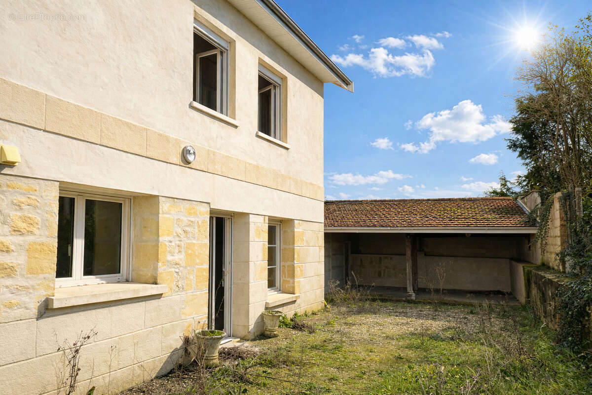 Maison à SAINT-GENES-DE-CASTILLON