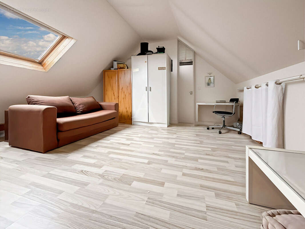 Maison à JOUY-LE-MOUTIER