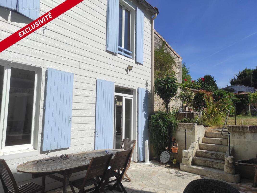 Maison à SAINT-JEAN-D'ANGELY