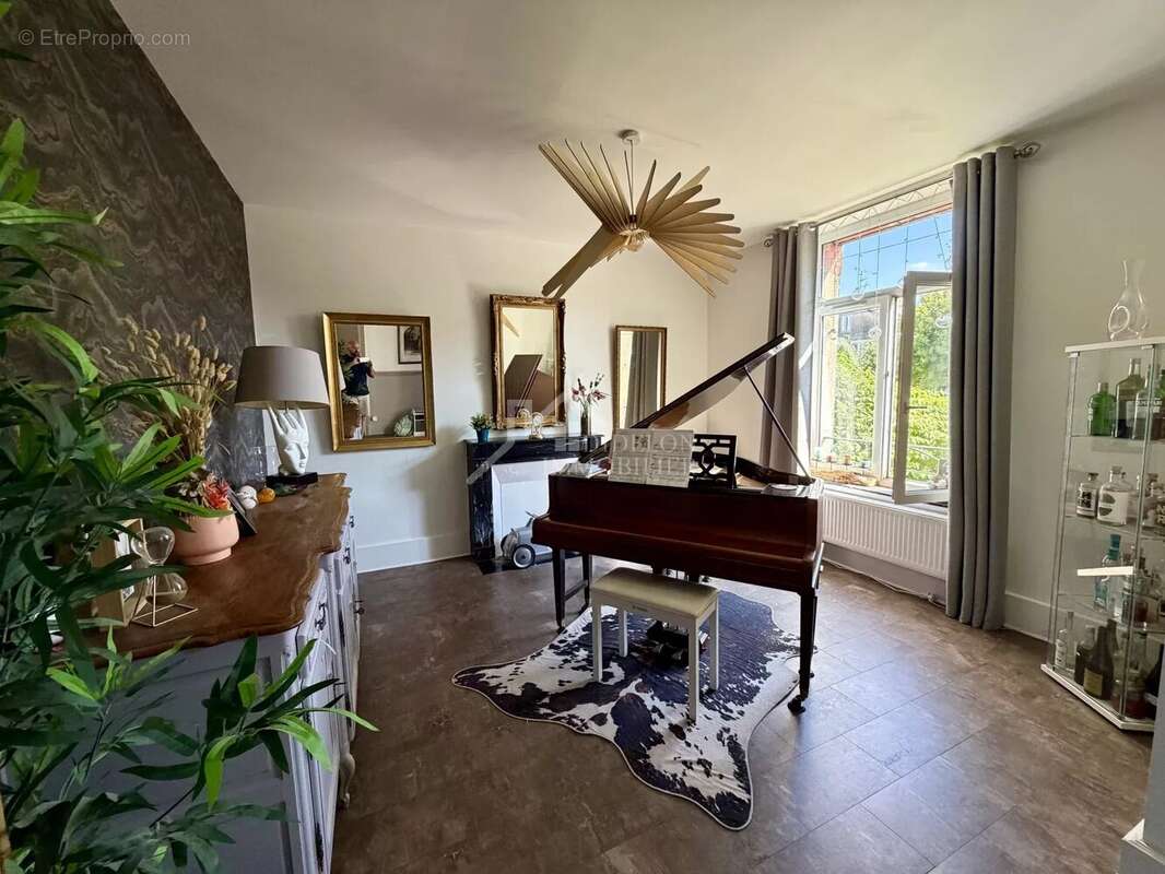 Maison 9 pièces - 264 m² - piscine - photo 2