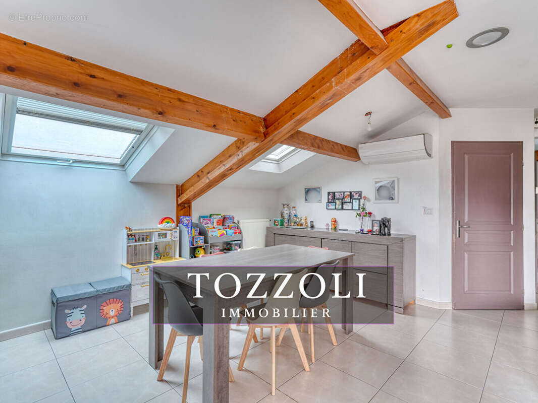 Appartement à DECINES-CHARPIEU