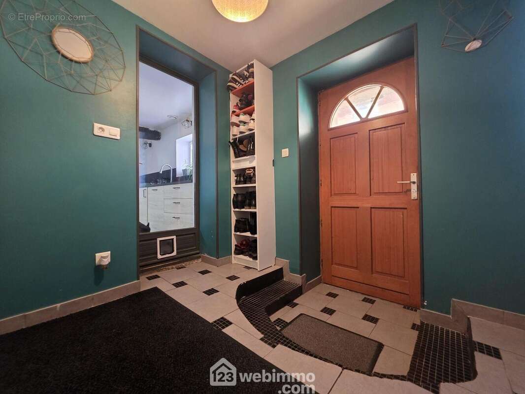 Dès l'entrée, découvrez une ambiance chaleureuse et accueillante - Maison à SAINT-THOMAS