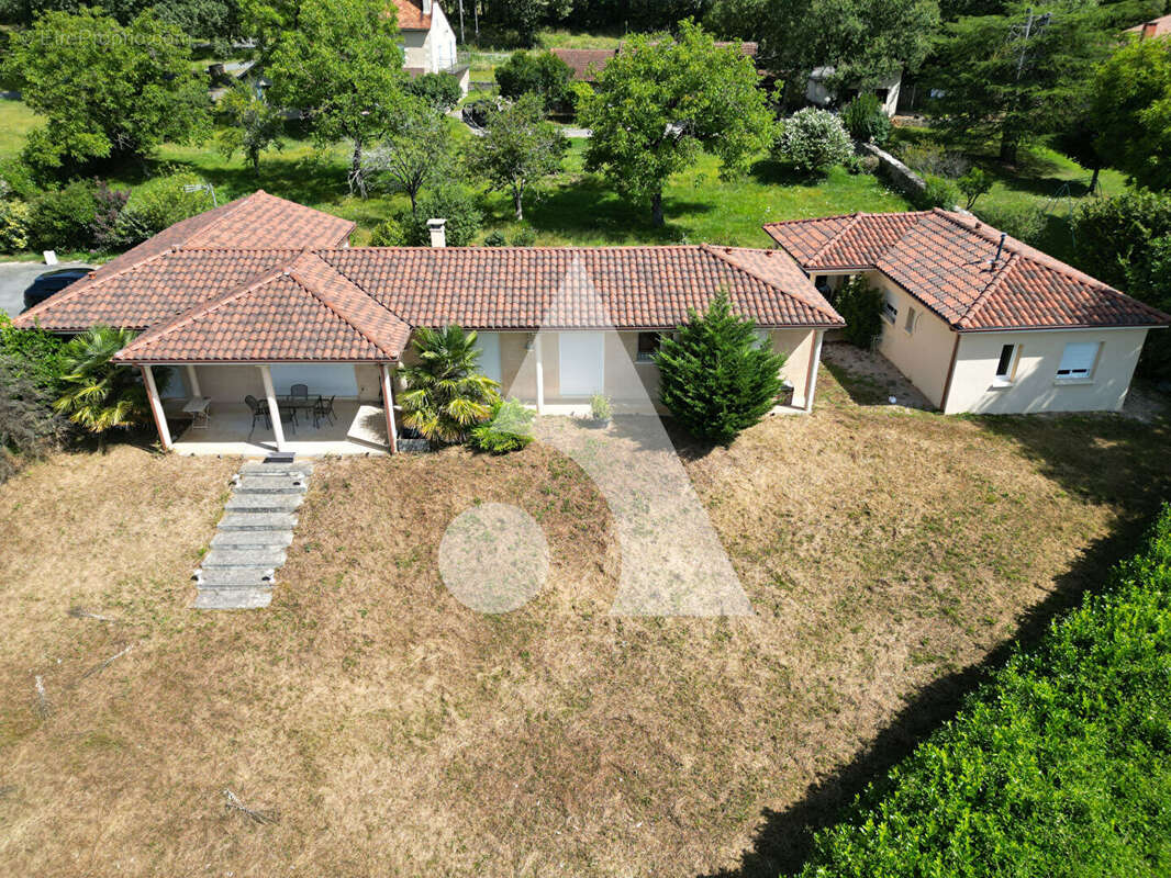 Maison à LISSAC-ET-MOURET