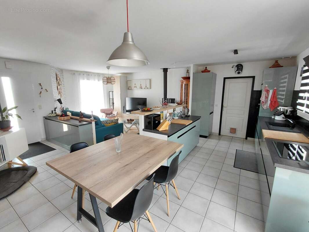 Maison 92 m² à Vayres  - photo 2
