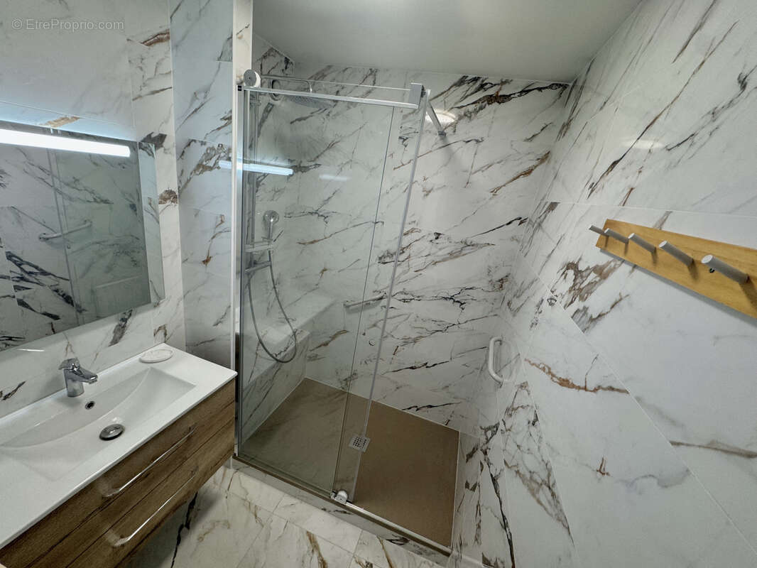 Appartement à MARSEILLE-5E