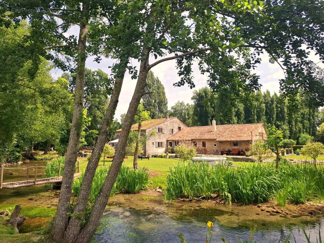 Maison à CHEF-BOUTONNE