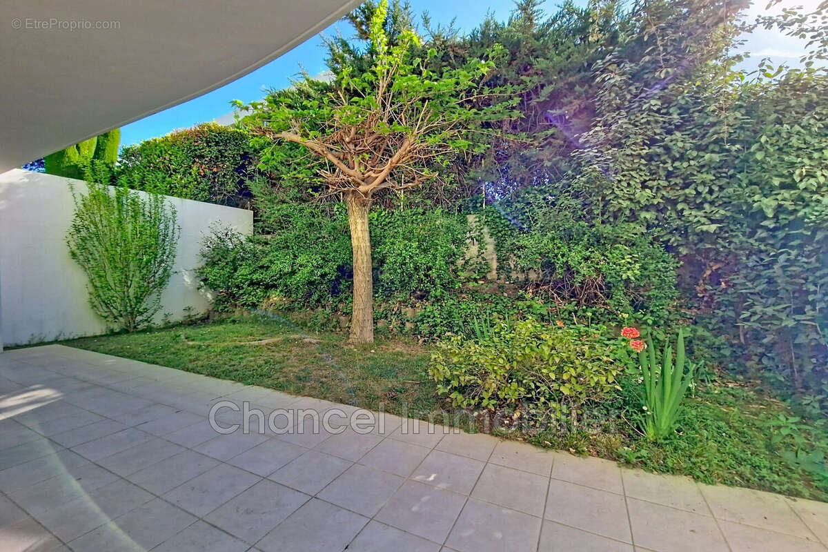 Appartement à SAINT-LAURENT-DU-VAR