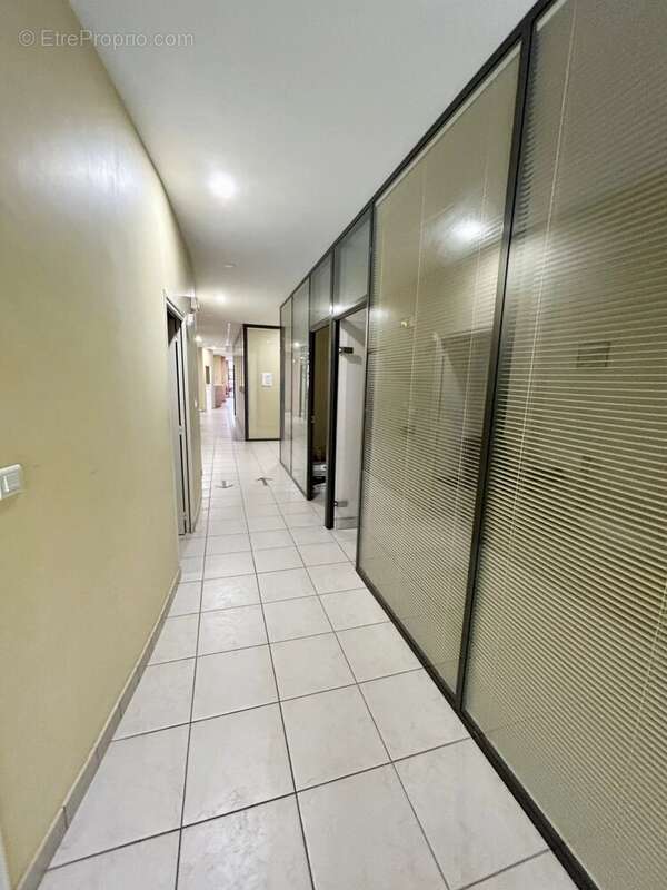 Cambrai, ensemble de bureaux - photo 4
