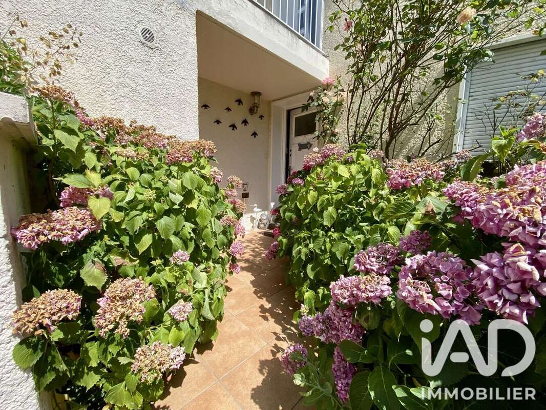 Appartement 81 m² à Combs-La-Ville  - photo 2