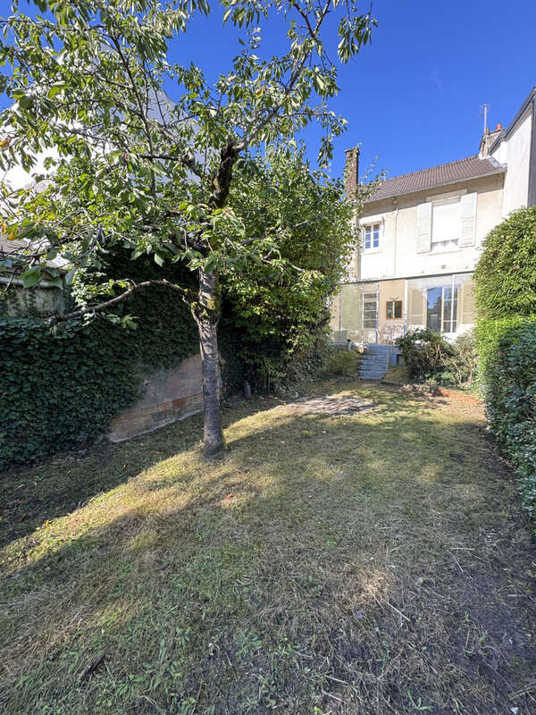 Maison à SAINT-MAUR-DES-FOSSES