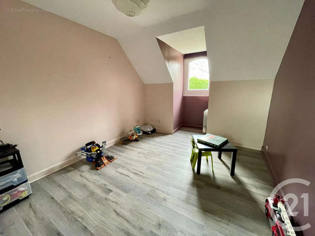 Maison à LE PLESSIS-BELLEVILLE