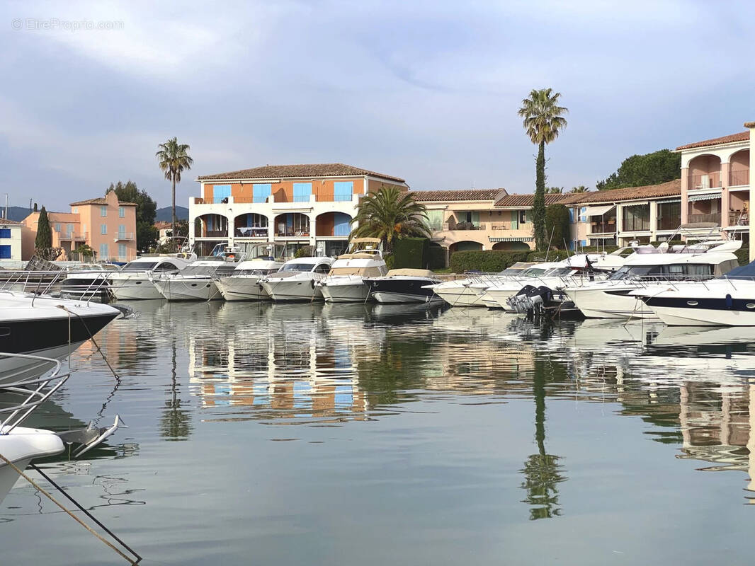 Parking à COGOLIN
