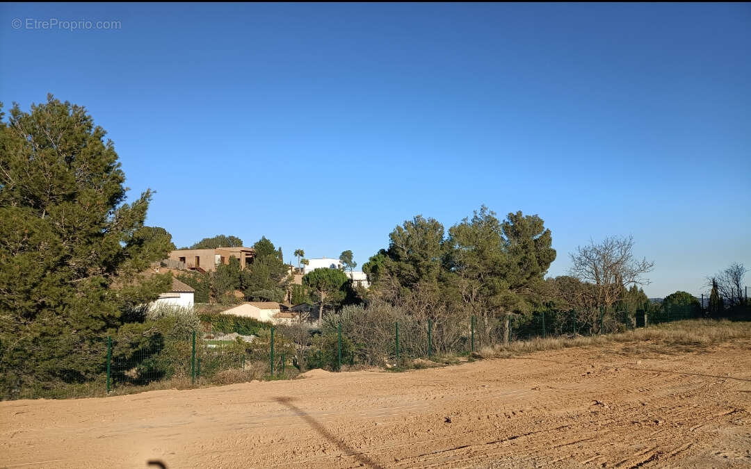 Terrain à LEZIGNAN-CORBIERES