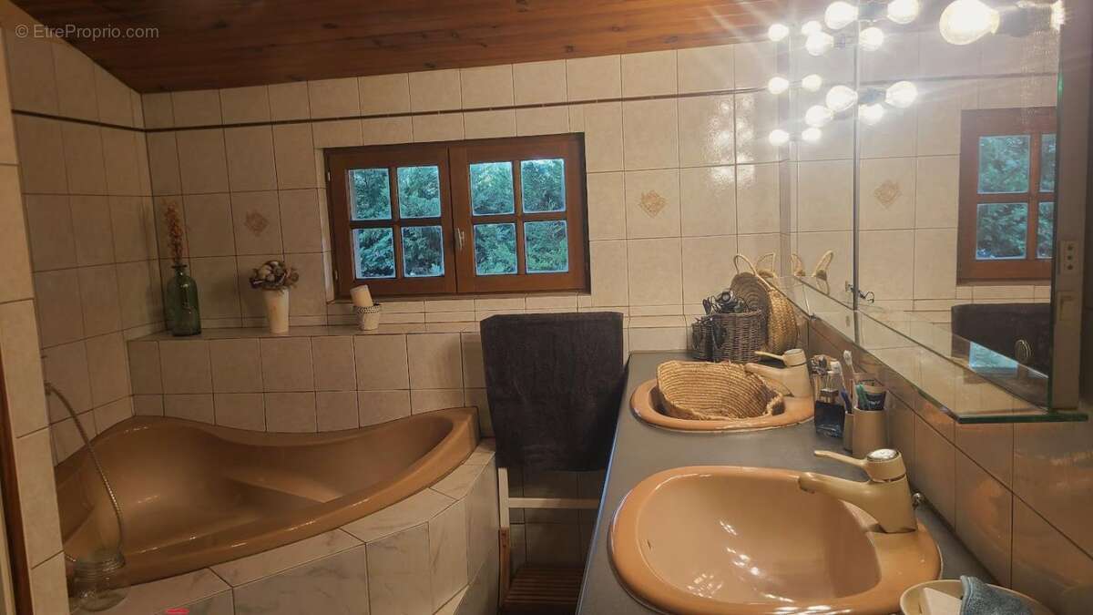 Maison à SAINT-NAZAIRE-DE-VALENTANE