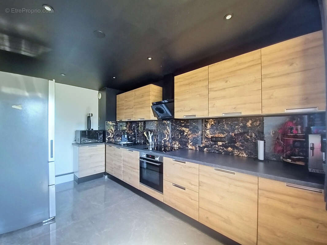 Montmélian - Exclusivité - Appartement T2 rénové avec gout - photo 2