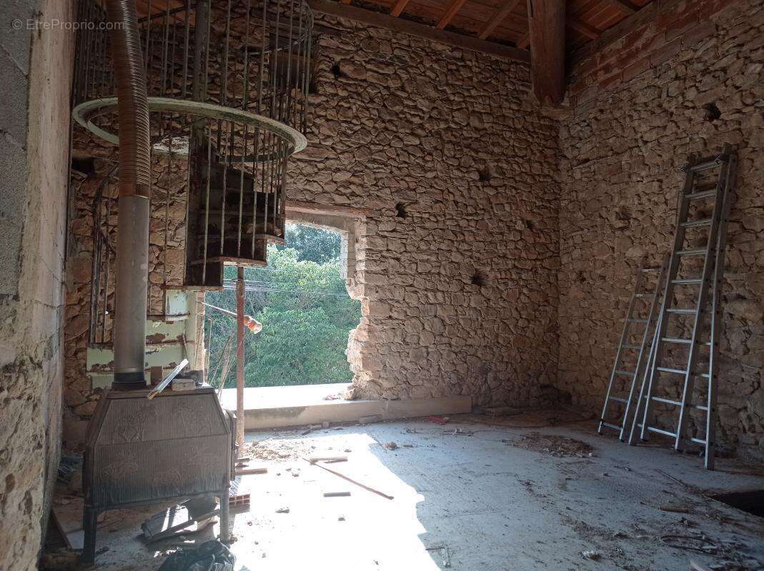 Charme de la Pierre à Sabran, grange à rénover - photo 16
