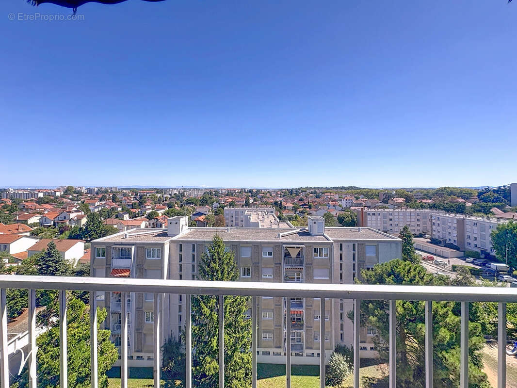 Appartement à BRON