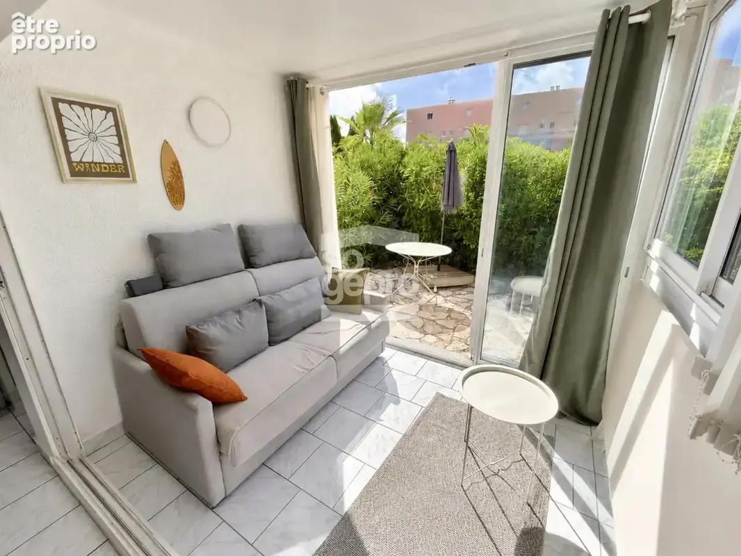 Réf : 2318 - Studio Cabine avec jardin terrasse parking et cellier Mont Saint-Martin Cap d'Agde ! - photo 2