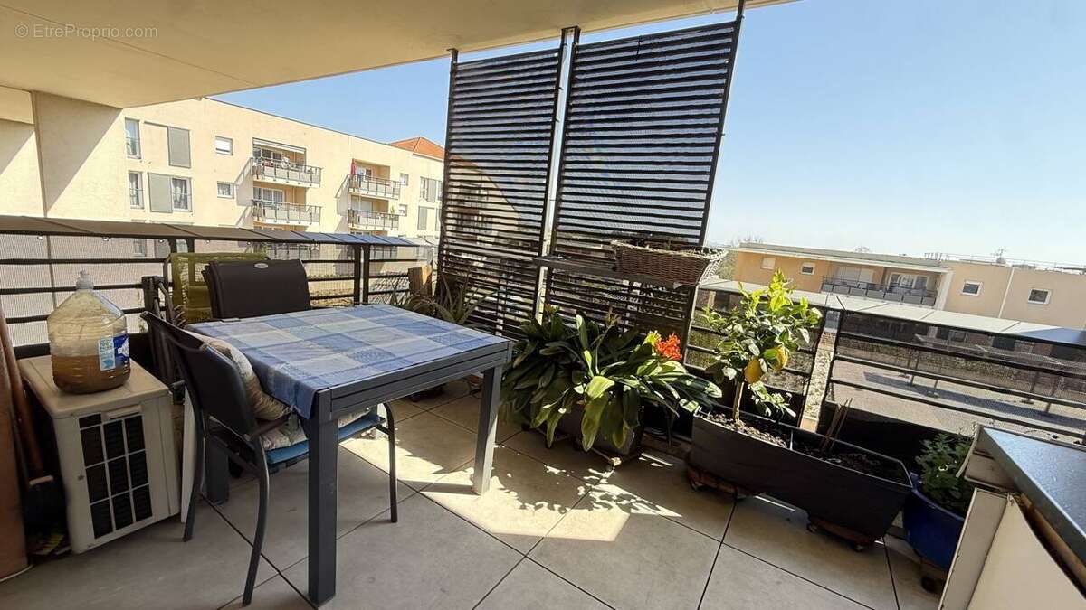 Appartement à ROQUEBRUNE-SUR-ARGENS