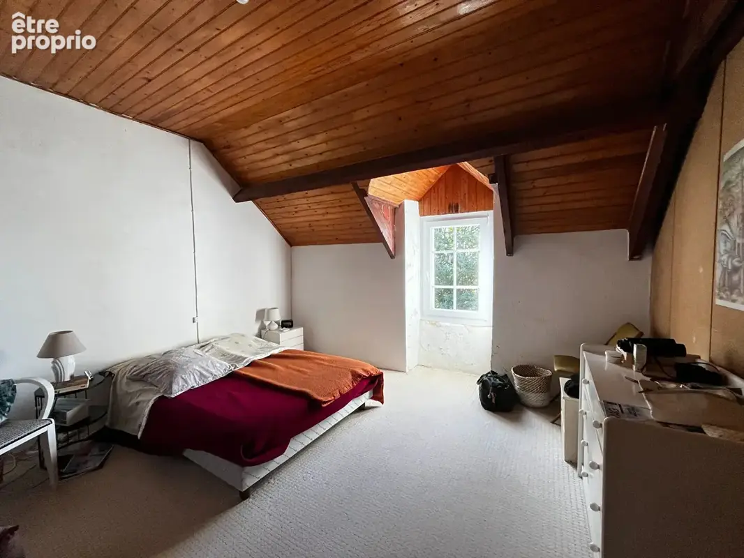 A VENDRE A SAINT-YVI - Ancienne ferme avec deux habitations, dépendances et plus de 6 000 m² de terrain - photo 10