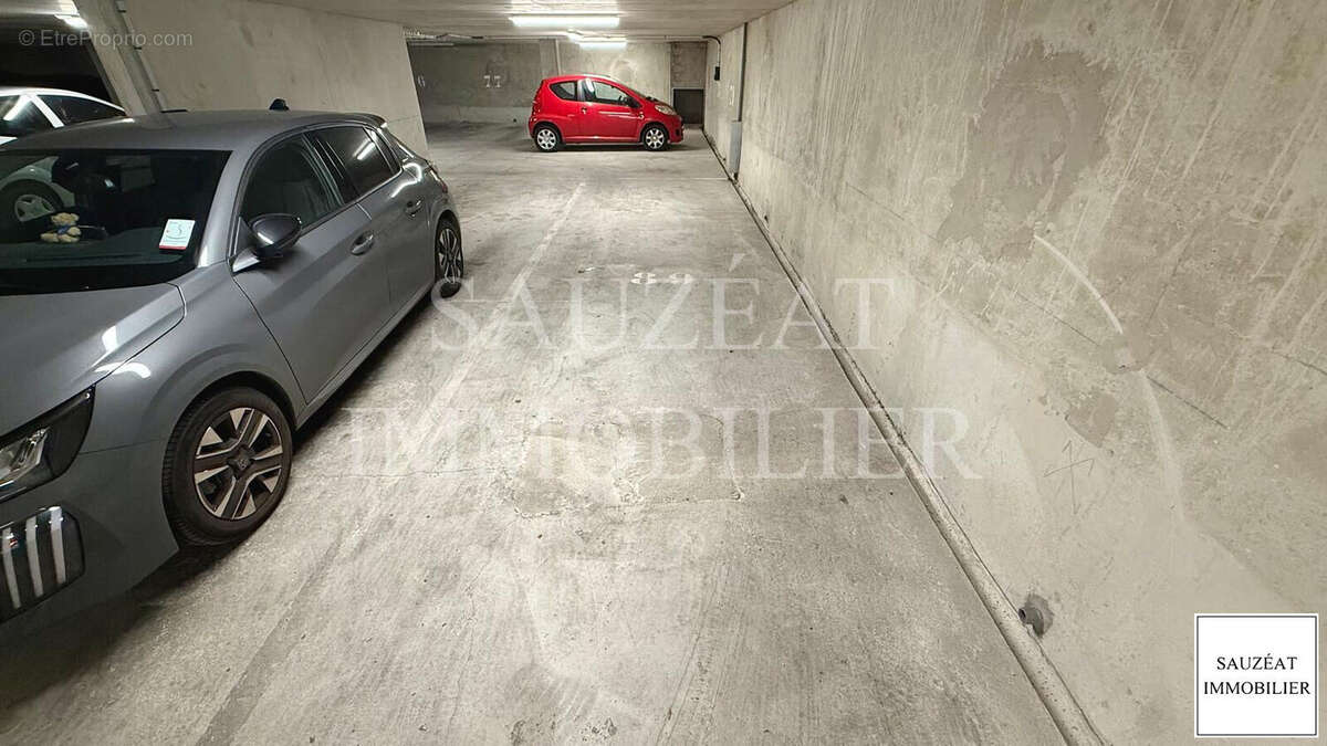 Parking à BAGNEUX